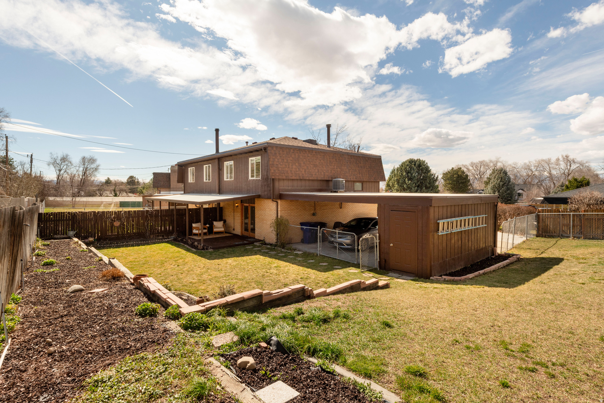 WELLINGTON CIRCLE SUB - Residential Income