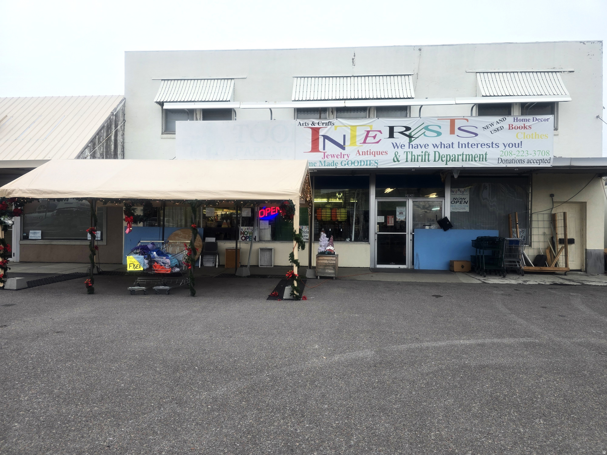 Main image without alt text