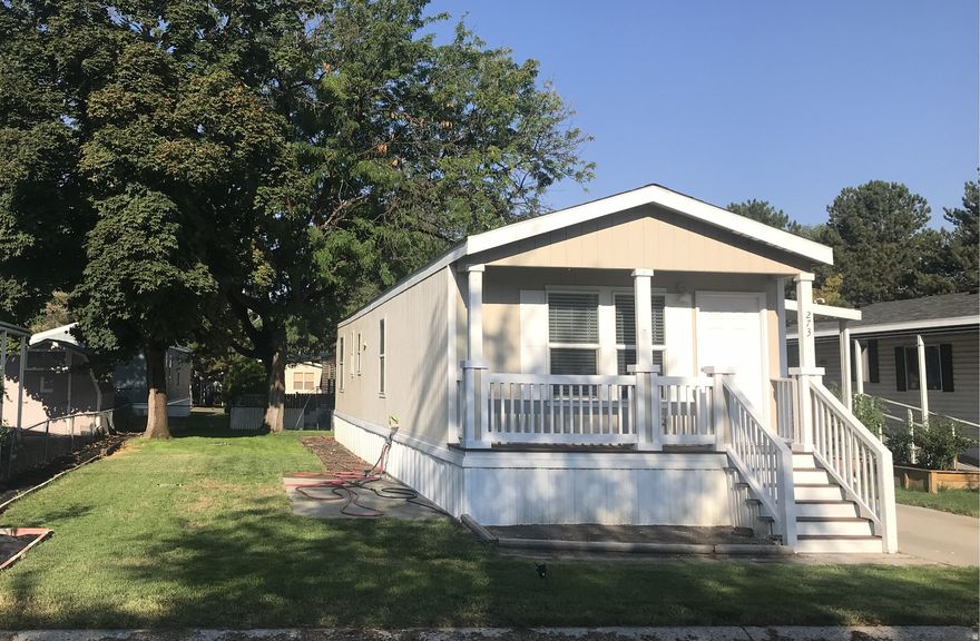 55+ community Updated 2 bed 2 bath home with newer flooring, cabinets, appliances, counters, etc. Fair housing  Guideline apply Square footage based on exterior dimensions.  Buyer is advised to obtain an independent measurement.