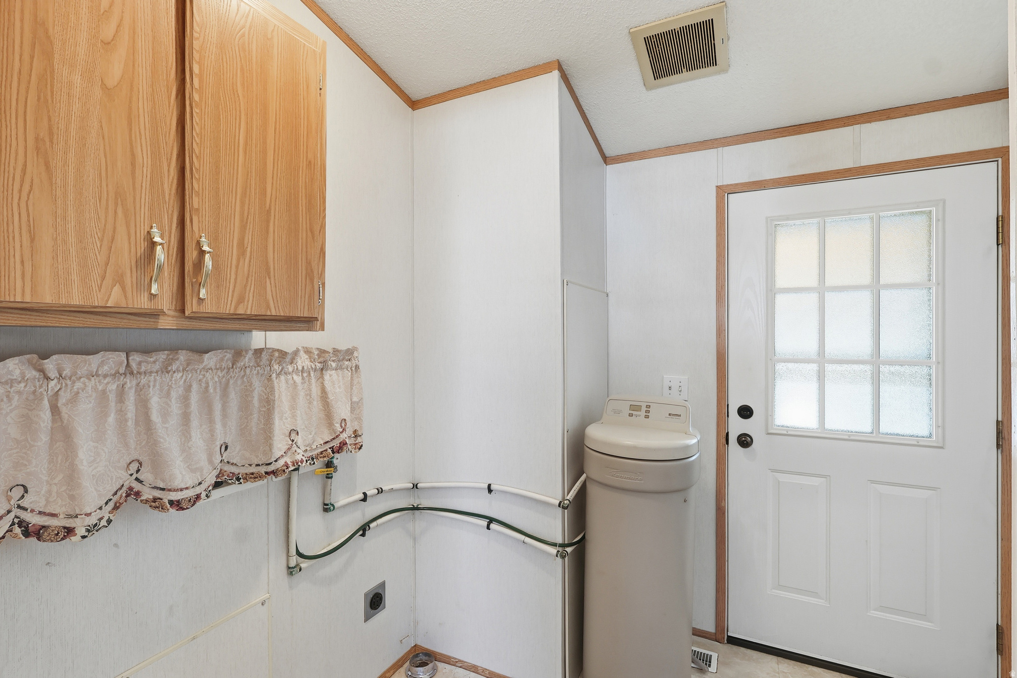 TOWN & COUNTRY ESTATES - Residential