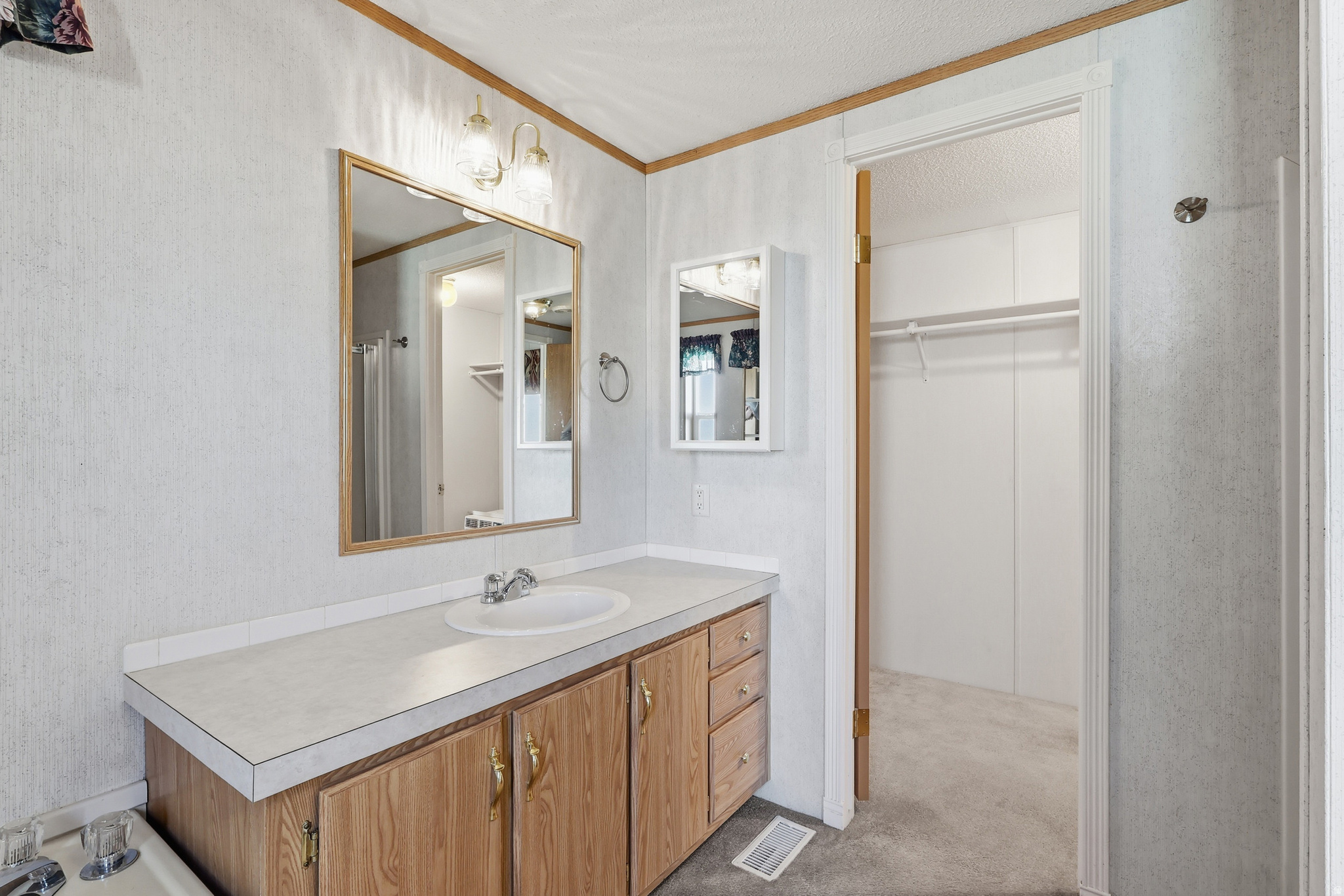 TOWN & COUNTRY ESTATES - Residential