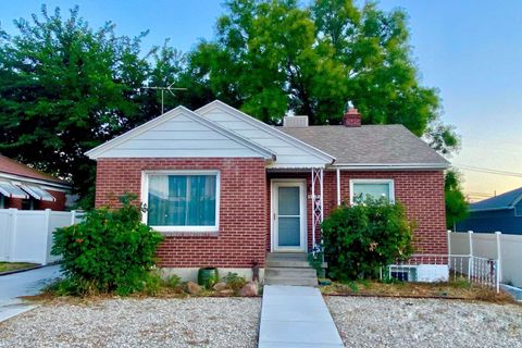 Photo of 1252 E DRIGGS AVE, Salt Lake City, UT 84106 (MLS # 2124426)