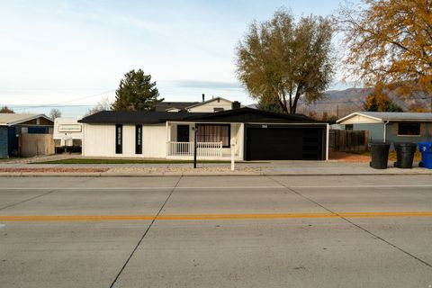 Photo of 366 W 1000 N, Bountiful, UT 84010 (MLS # 2118725)