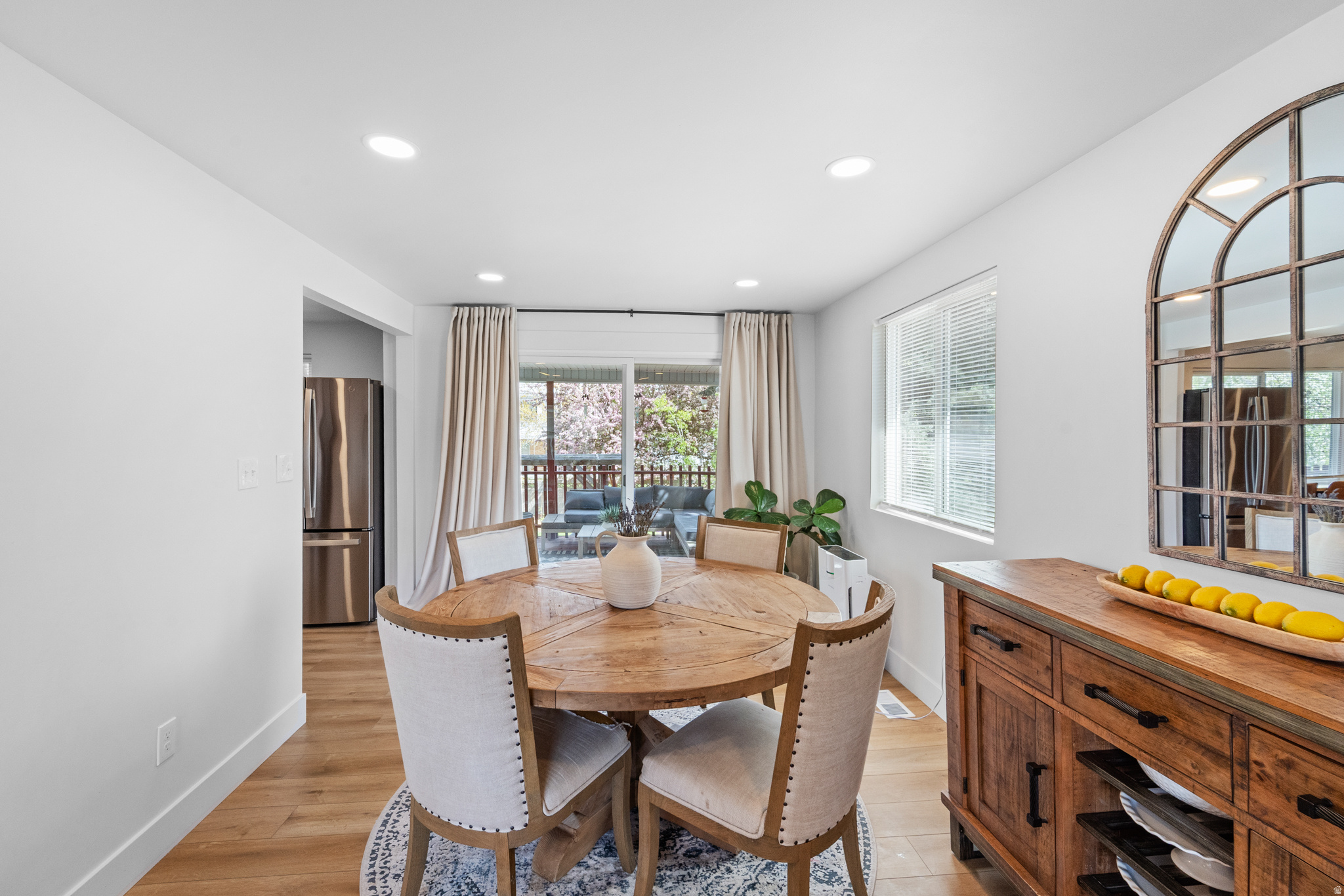 PONDORAY PARK - Residential