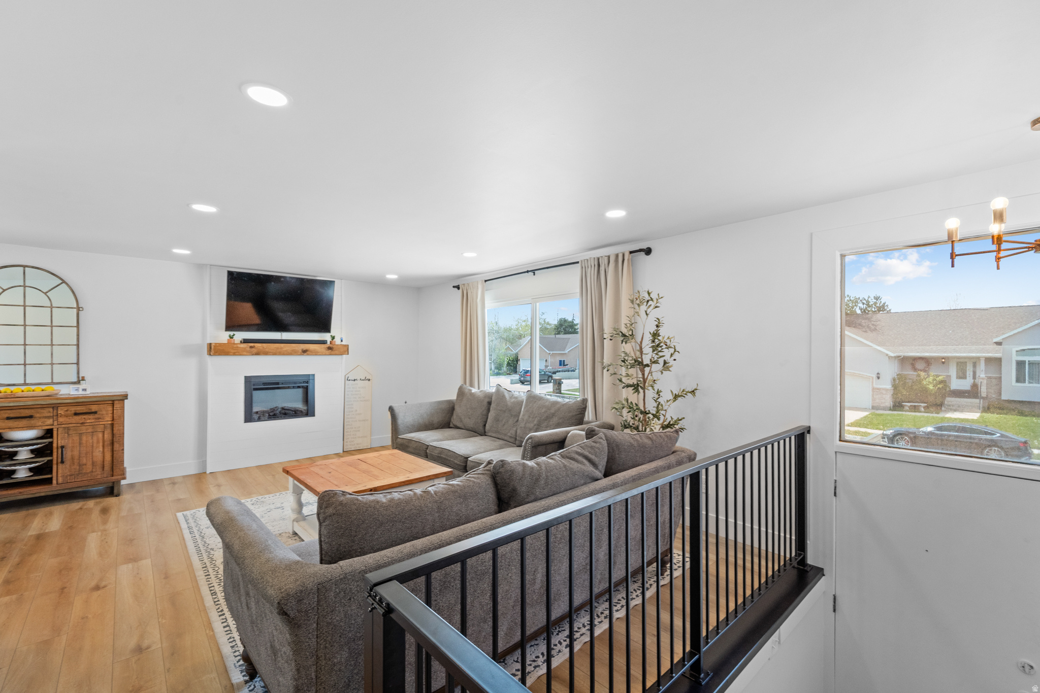 PONDORAY PARK - Residential