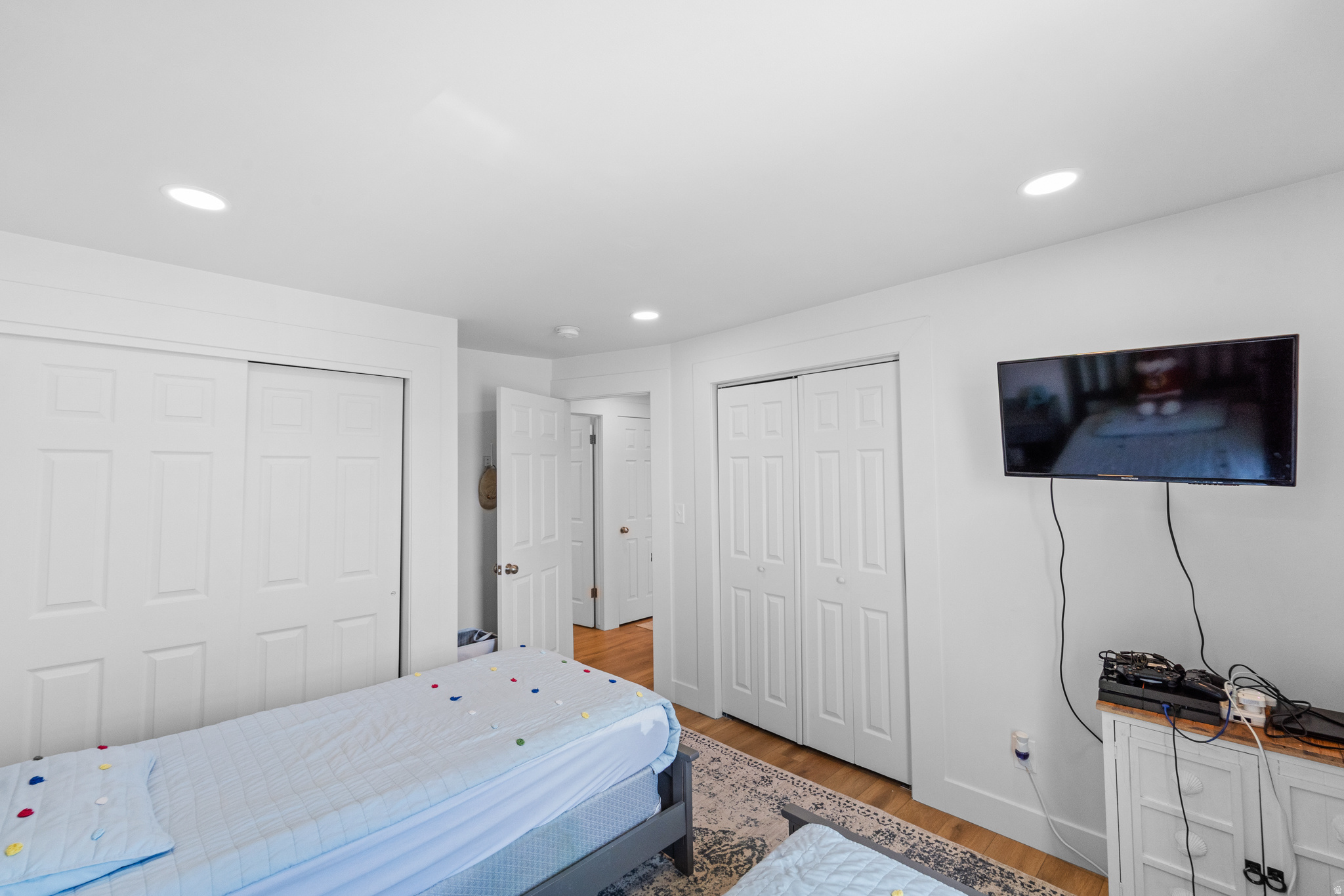 PONDORAY PARK - Residential