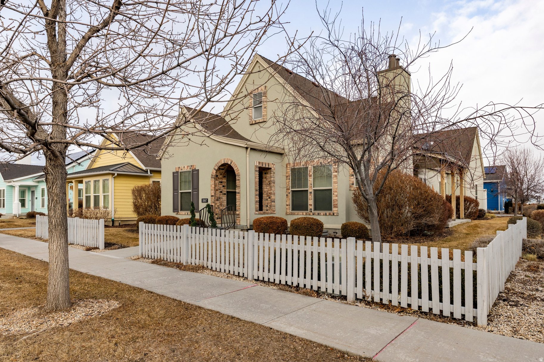DAYBREAK GARDEN PARK - Residential
