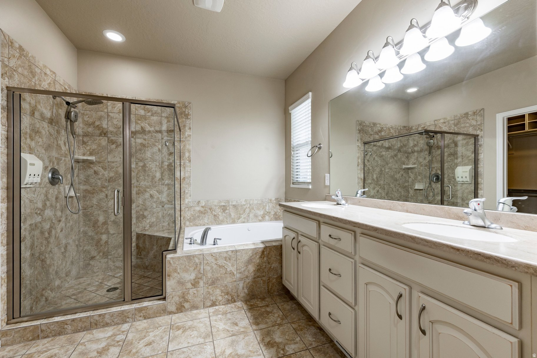 DAYBREAK GARDEN PARK - Residential