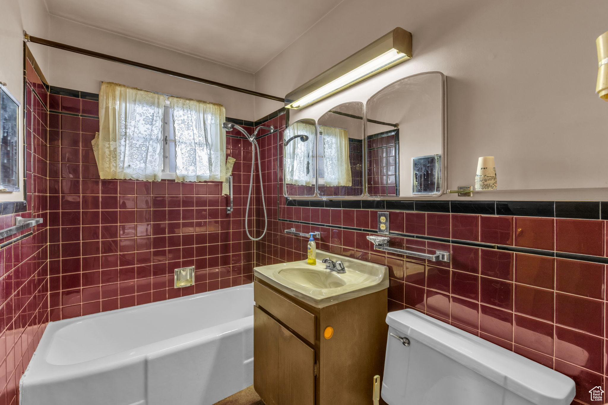 ALPINE GARDENS - Residential