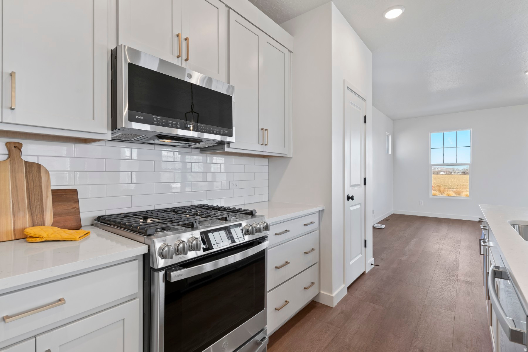 BEACON POINTE - Residential