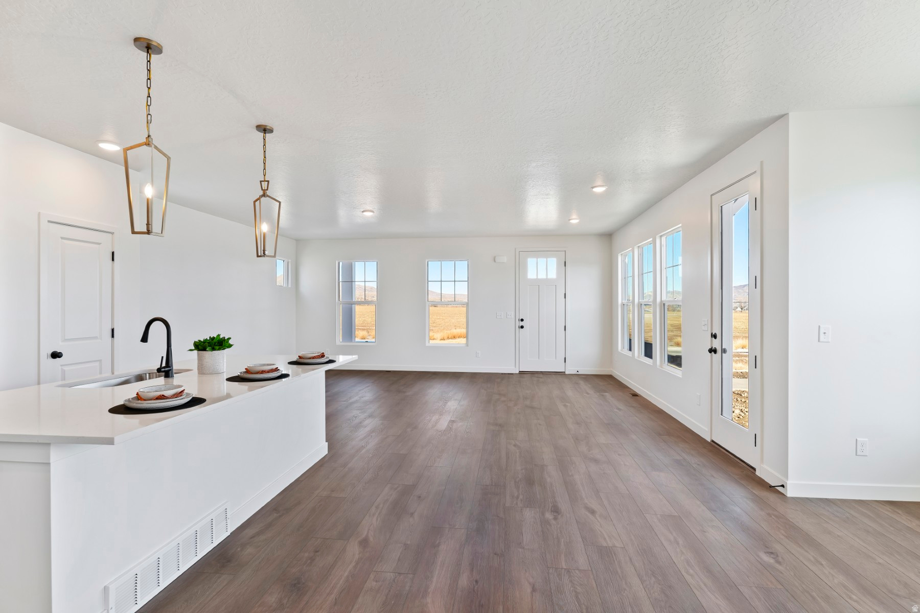 BEACON POINTE - Residential