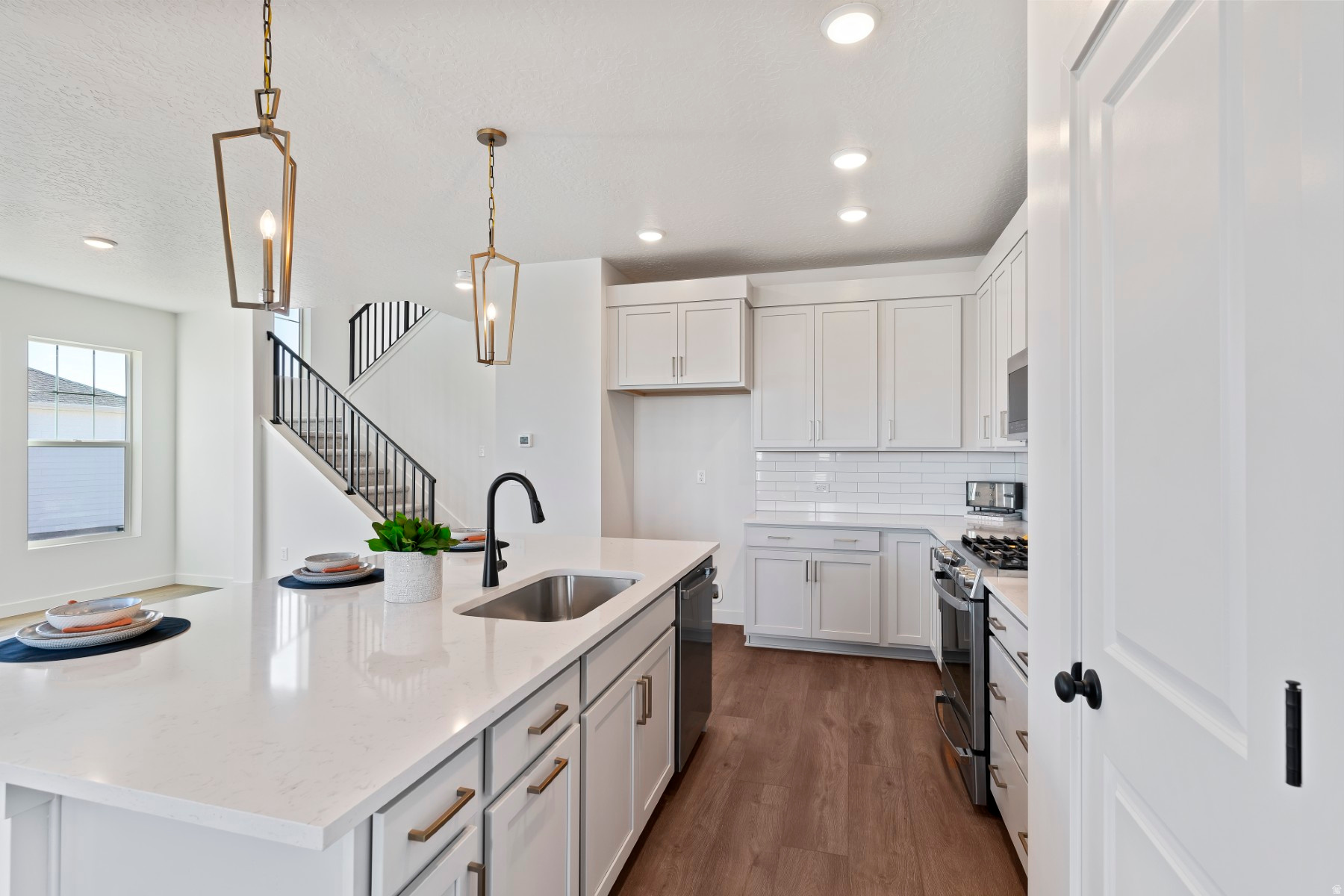 BEACON POINTE - Residential