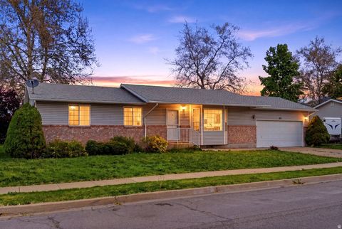 Photo of 104 W 525 N, Layton, UT 84041 (MLS # 2157358)