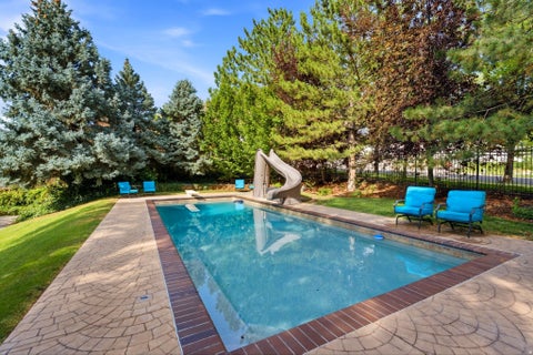 Tiny photo for 1017 N OAKRIDGE DR, Farmington, UT 84025 (MLS # 2178786)