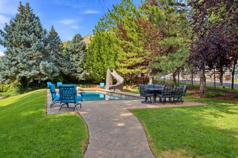 Tiny photo for 1017 N OAKRIDGE DR, Farmington, UT 84025 (MLS # 2178786)