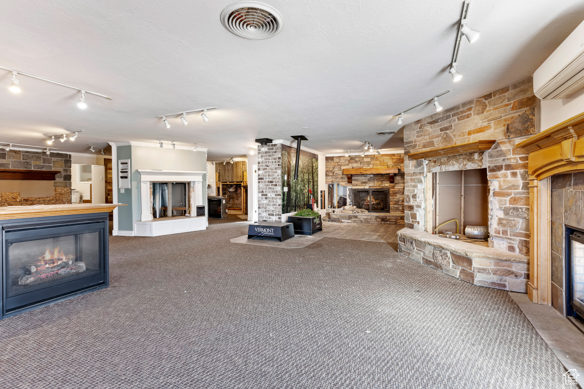 COLEMAN INDUSTRIAL PK - Commercial Sale