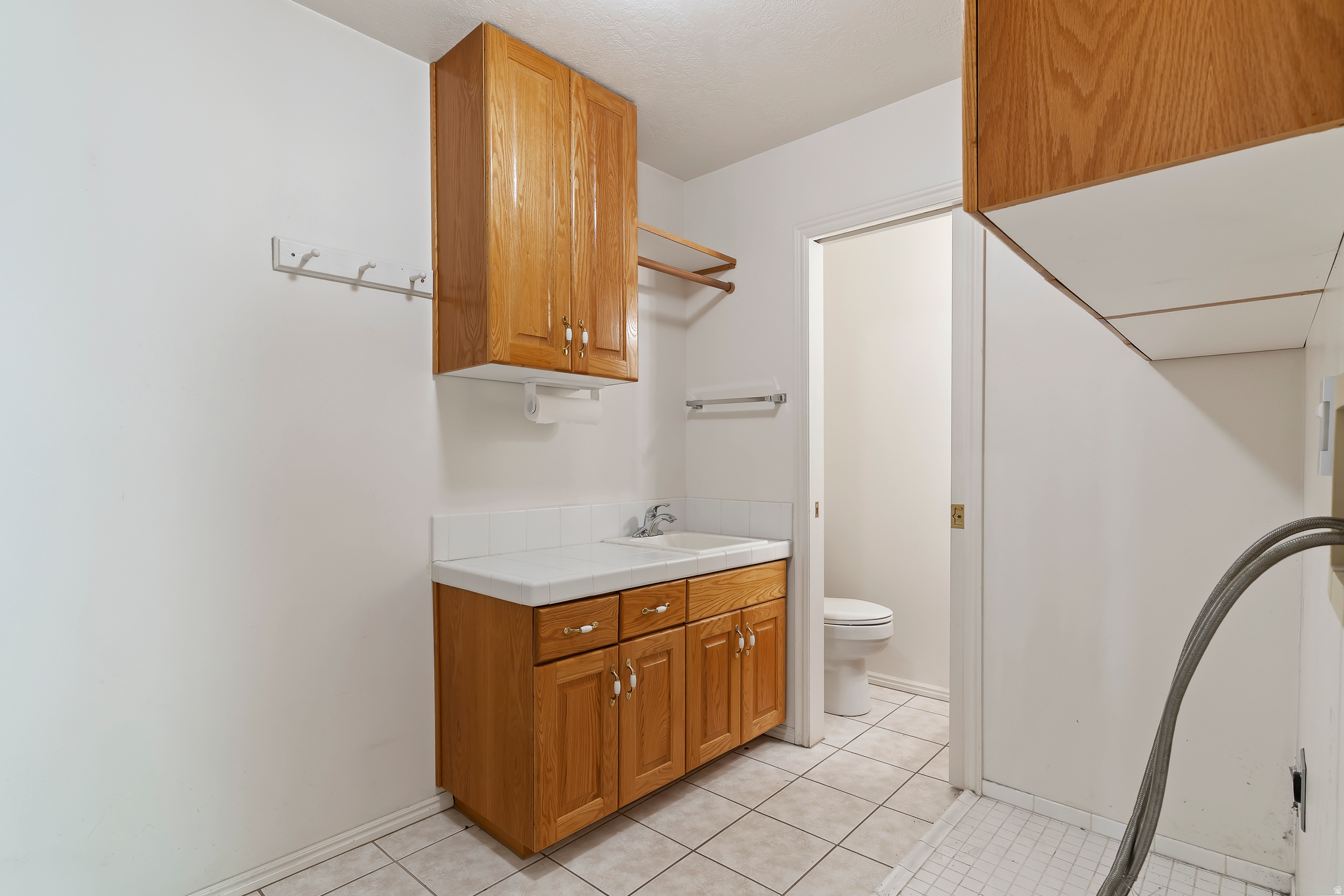 WHISPERING OAKS - Residential