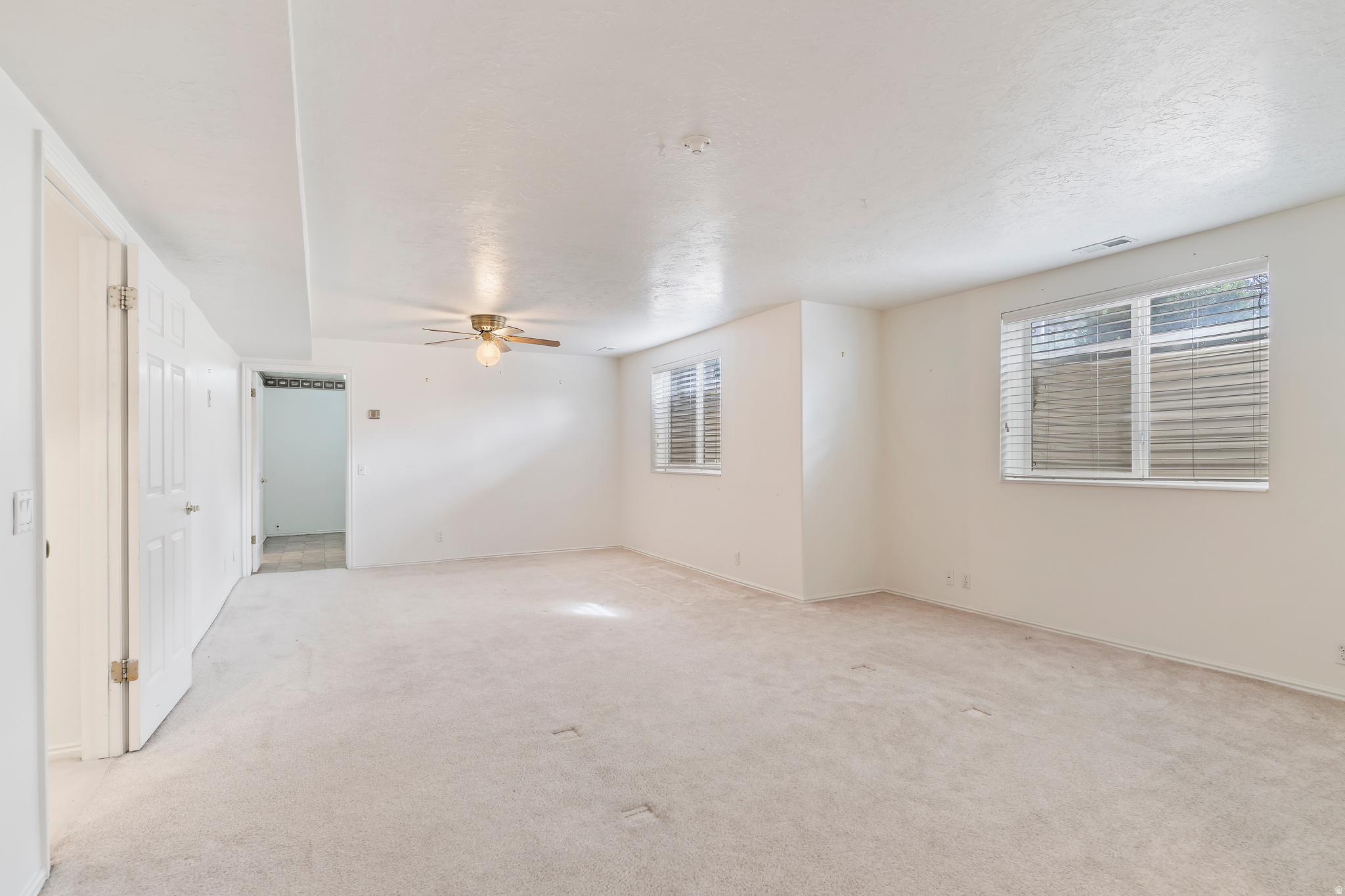 WHISPERING OAKS - Residential