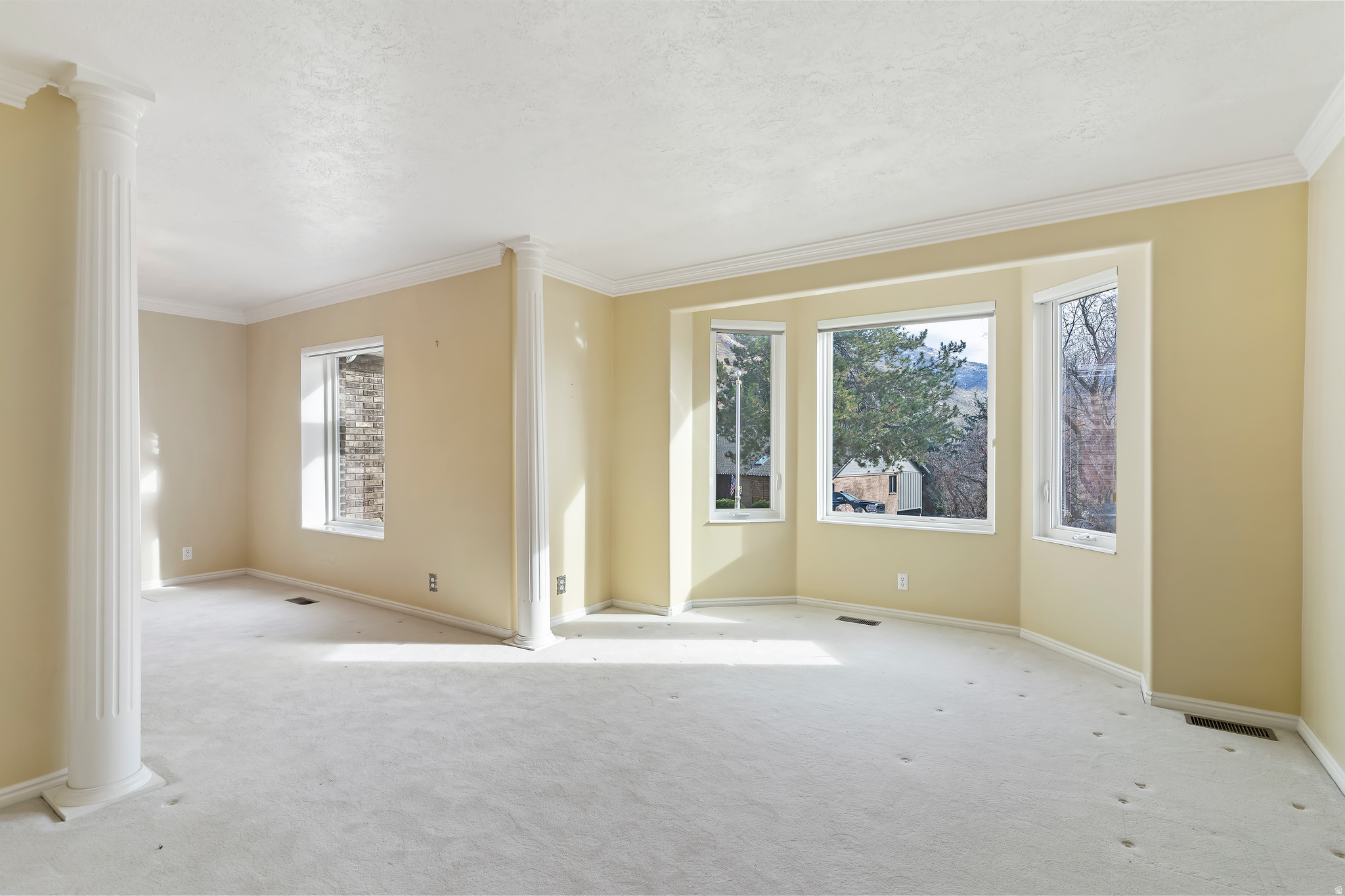 WHISPERING OAKS - Residential