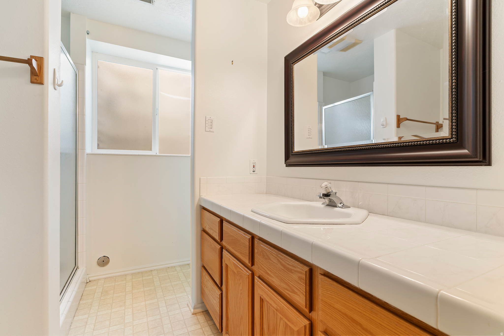 WHISPERING OAKS - Residential