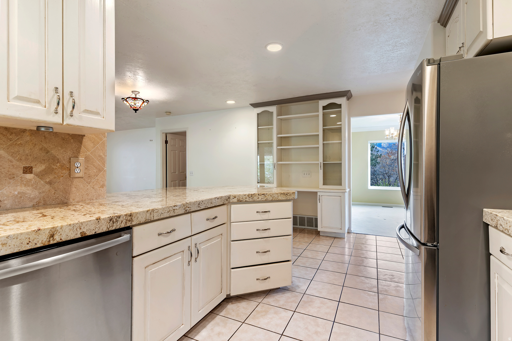 WHISPERING OAKS - Residential