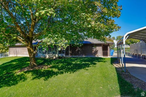 Tiny photo for 403 E QUAIL RUN RD N, Farmington, UT 84025 (MLS # 2119037)