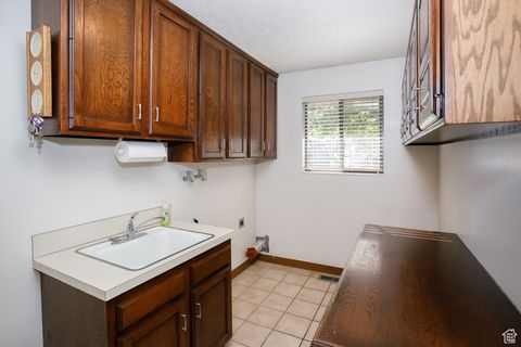 Tiny photo for 403 E QUAIL RUN RD N, Farmington, UT 84025 (MLS # 2119037)
