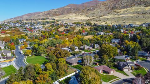 Tiny photo for 403 E QUAIL RUN RD N, Farmington, UT 84025 (MLS # 2119037)