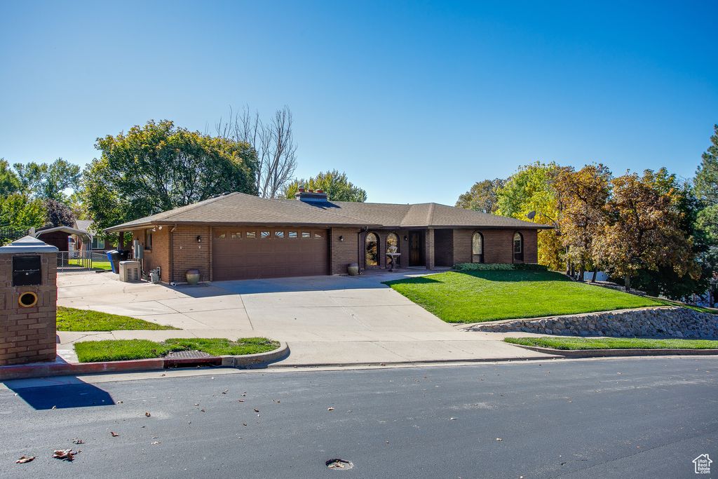 Photo of 403 E QUAIL RUN RD N, Farmington, UT 84025 (MLS # 2119037)