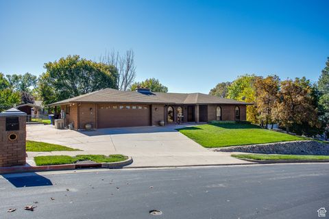 Tiny photo for 403 E QUAIL RUN RD N, Farmington, UT 84025 (MLS # 2119037)