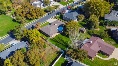 Tiny photo for 403 E QUAIL RUN RD N, Farmington, UT 84025 (MLS # 2119037)