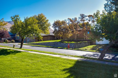 Tiny photo for 403 E QUAIL RUN RD N, Farmington, UT 84025 (MLS # 2119037)