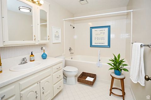 Tiny photo for 403 E QUAIL RUN RD N, Farmington, UT 84025 (MLS # 2119037)