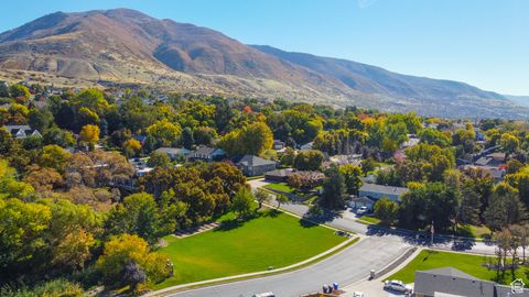 Tiny photo for 403 E QUAIL RUN RD N, Farmington, UT 84025 (MLS # 2119037)