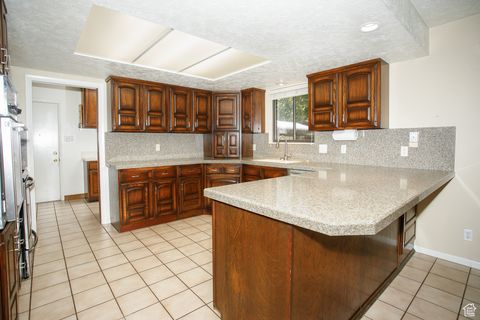 Tiny photo for 403 E QUAIL RUN RD N, Farmington, UT 84025 (MLS # 2119037)