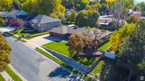 Tiny photo for 403 E QUAIL RUN RD N, Farmington, UT 84025 (MLS # 2119037)