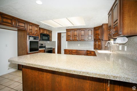 Tiny photo for 403 E QUAIL RUN RD N, Farmington, UT 84025 (MLS # 2119037)