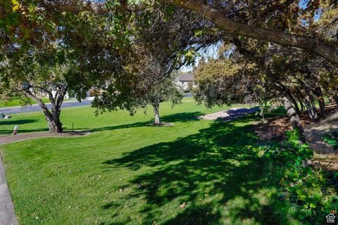 Tiny photo for 403 E QUAIL RUN RD N, Farmington, UT 84025 (MLS # 2119037)