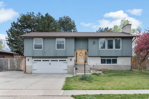 Tiny photo for 1758 E ABBEDALE LN E, Sandy, UT 84092 (MLS # 2148967)