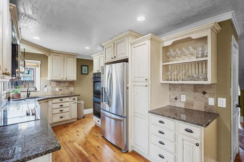 Tiny photo for 285 E 1100 S, Bountiful, UT 84010 (MLS # 2141306)