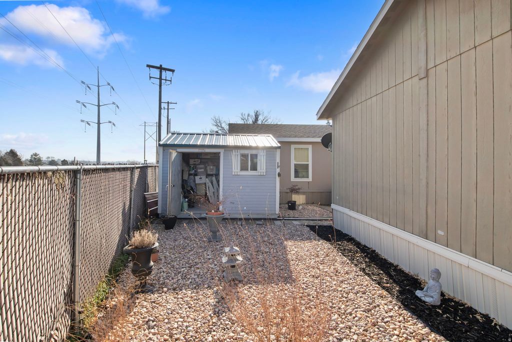 Photo of 4717 S ASPEN LN #176, Taylorsville, UT 84123 (MLS # 2131586)