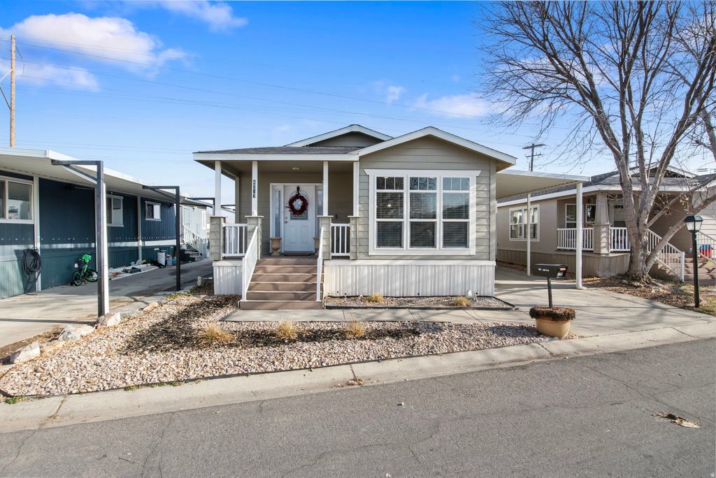 Photo of 4717 S ASPEN LN #176, Taylorsville, UT 84123 (MLS # 2131586)