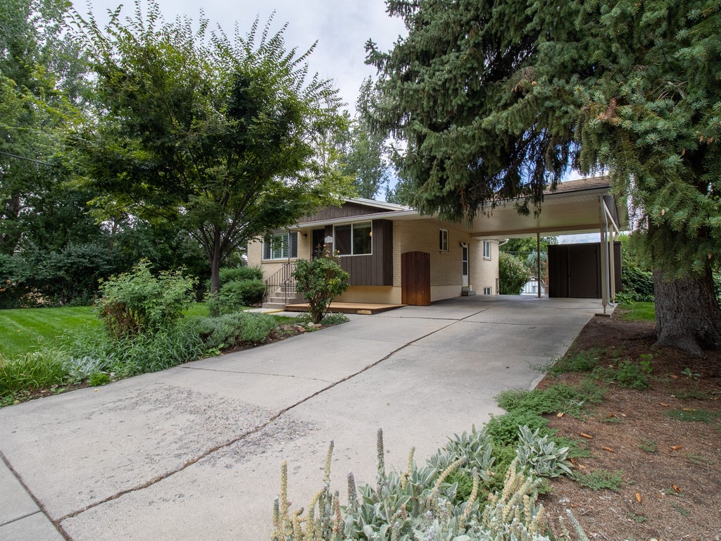 Photo of 6192 S VINECREST DR E, Murray, UT 84121 (MLS # 2182122)