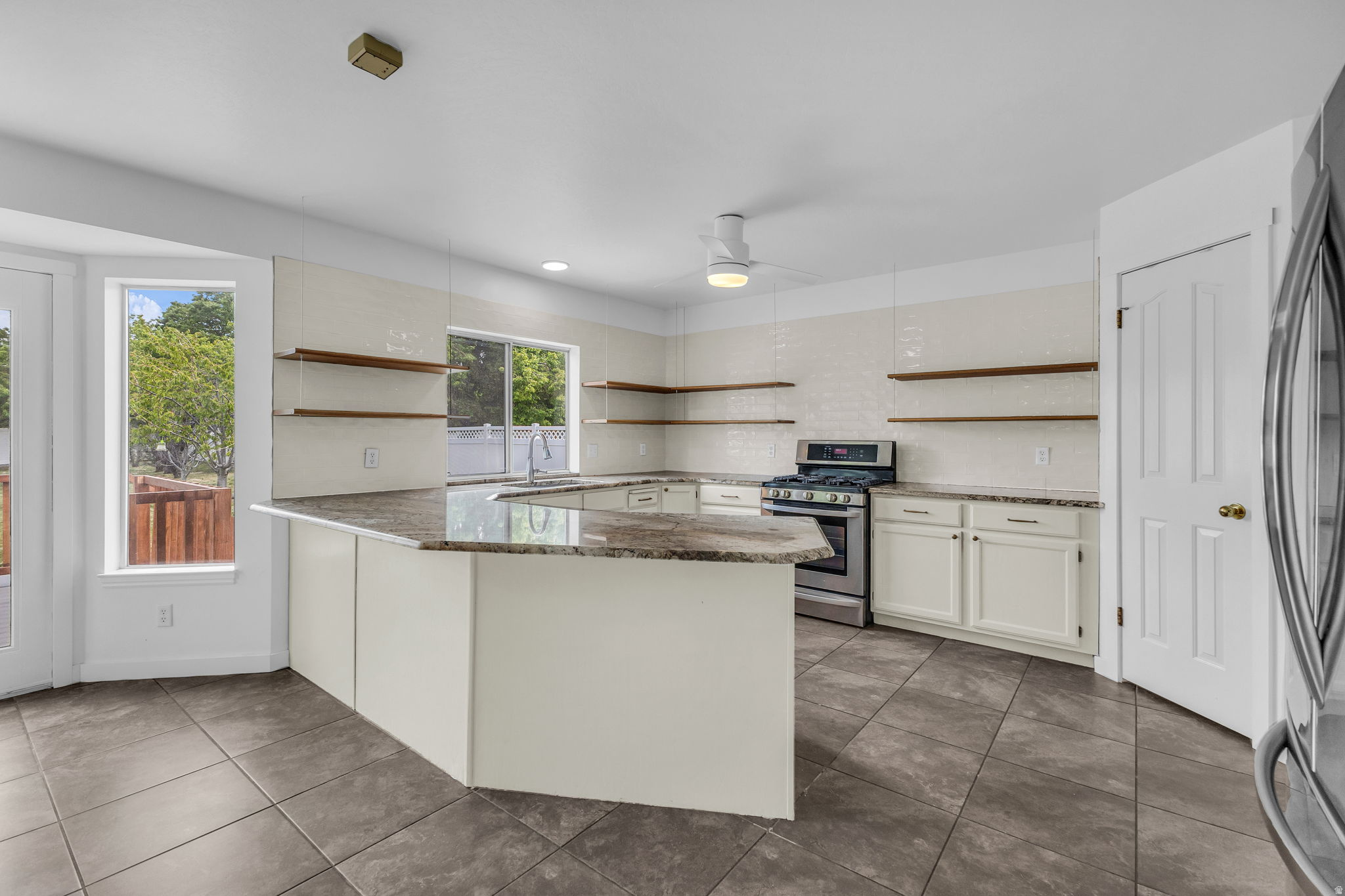CLOVER RIDGE - Residential