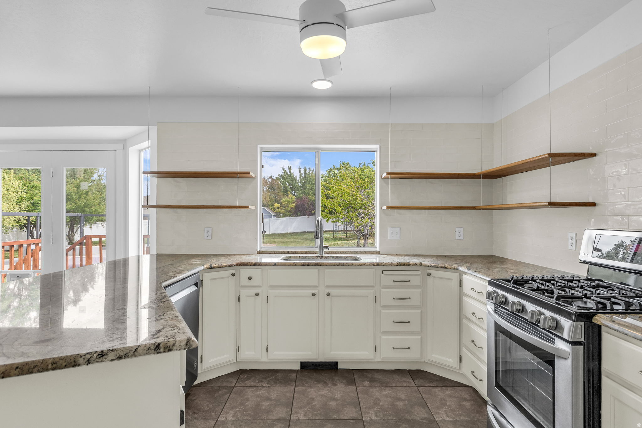 CLOVER RIDGE - Residential