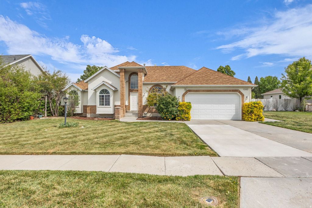 Photo of 1202 W COUNTRY RIDGE DR S, South Jordan, UT 84095 (MLS # 2156521)