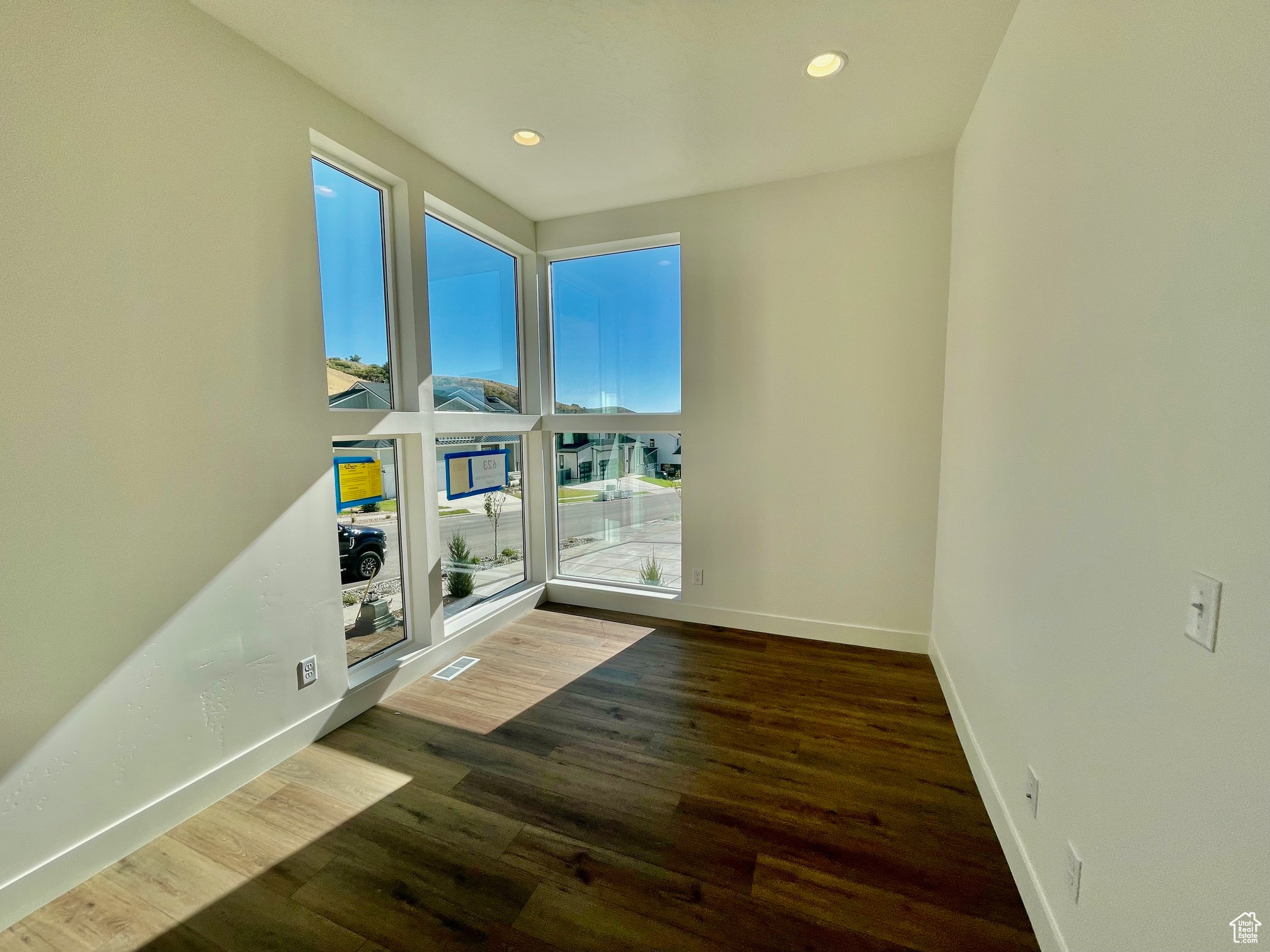 CANYON POINT - Residential