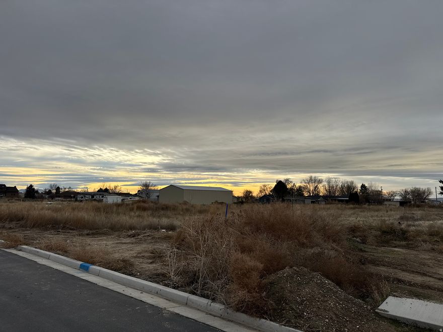 Fantastic larger lots in Hooper! Half acre or larger. Bring your own builder. Reach out for availability. Plat maps attached as a document to the listing. Horses Allowed