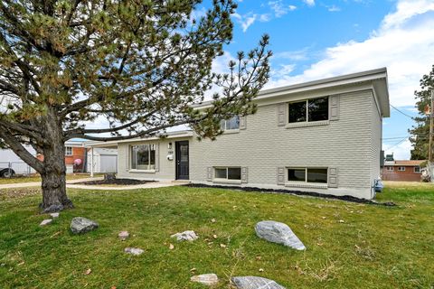 Photo of 1009 N 250 W, Sunset, UT 84015 (MLS # 2126272)