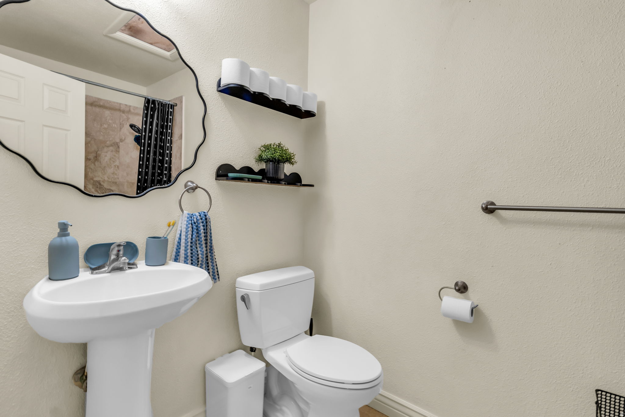 COLONIAL HEIGHTS - Residential